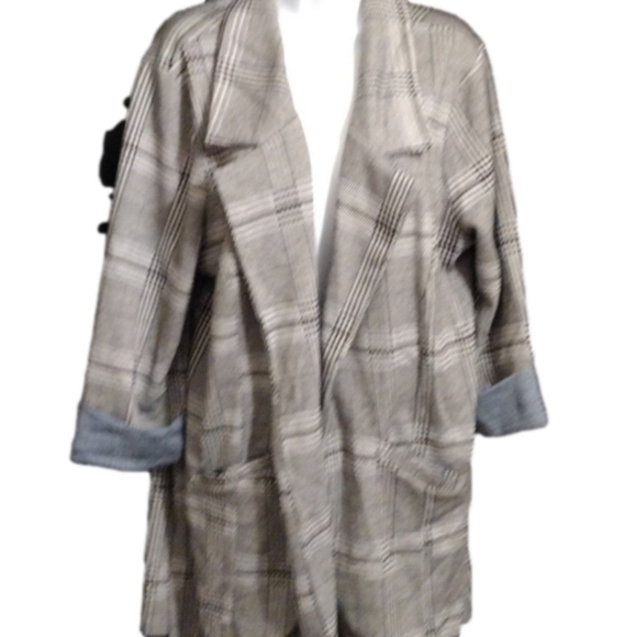 Ophelia Roe Jackets & Blazers - Ophelia Roe black and white open front long blazer